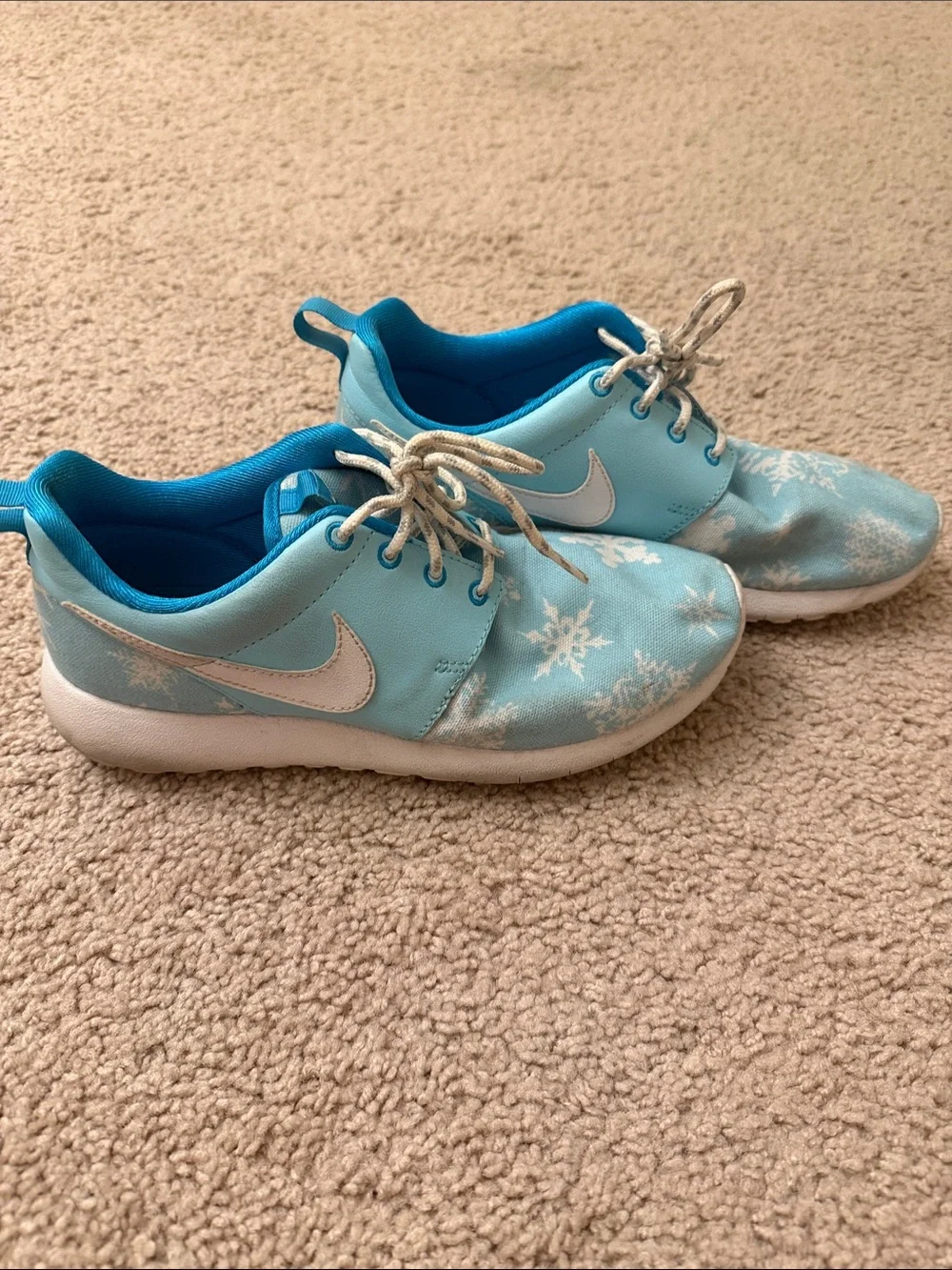 Nike Kids' Blue Snowflake Roshe Run